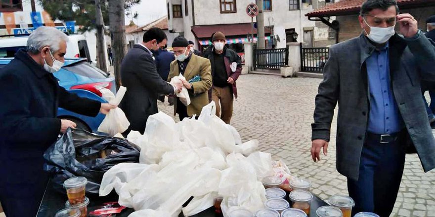 CHP Ankara’da halka Çanakkale Savaşı menüsü dağıtımı yaptı